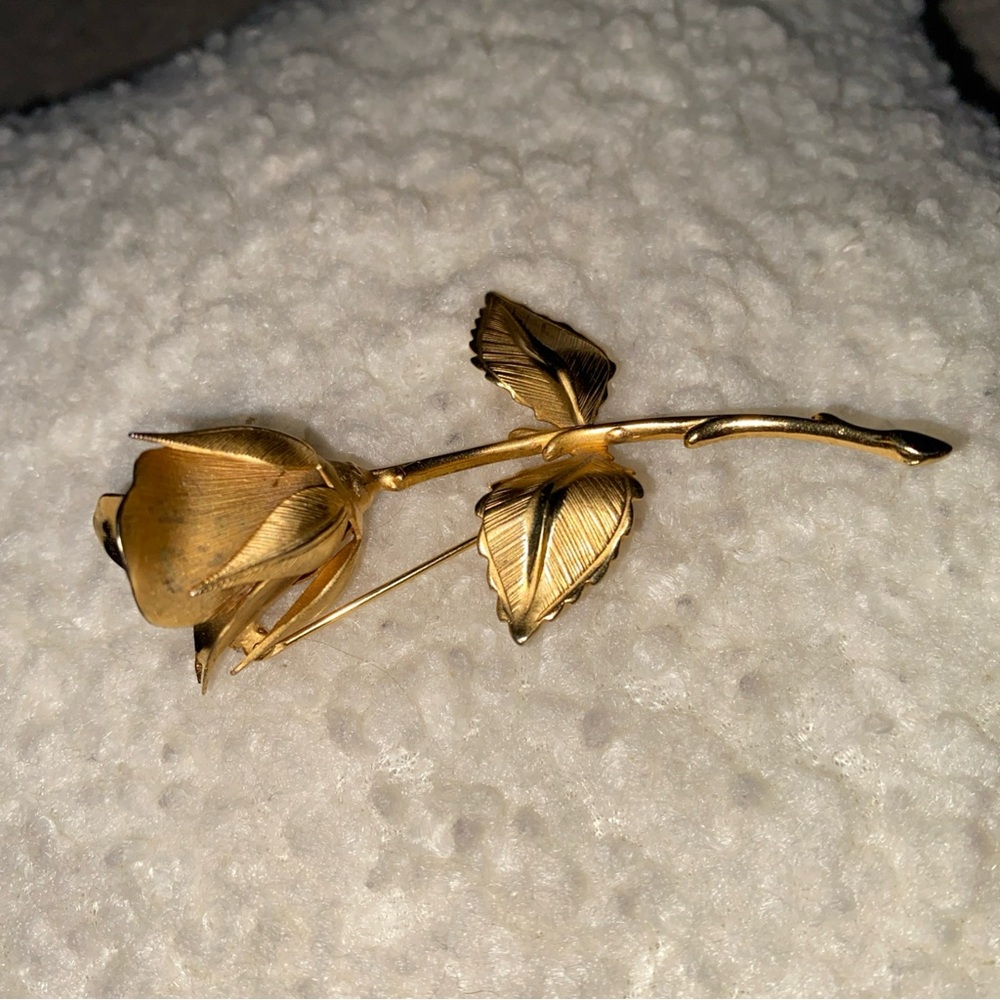 Vintage‎ Giovanni Gold-Tone Rose Brooch Pin Designer Signed  Floral